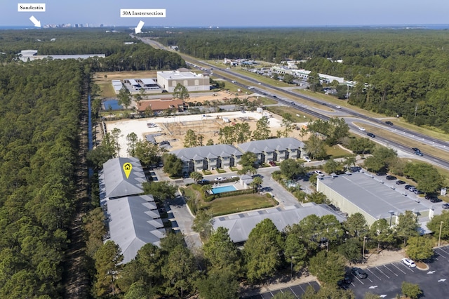 birds eye view of property featuring a forest view