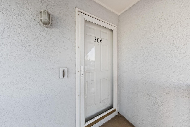 view of exterior entry featuring stucco siding