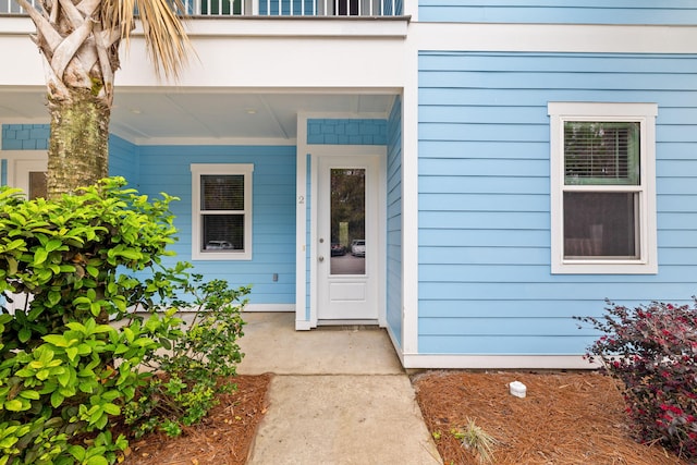 property entrance with covered porch
