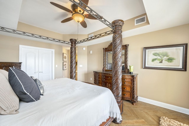 bedroom featuring visible vents, baseboards, a closet, and ceiling fan