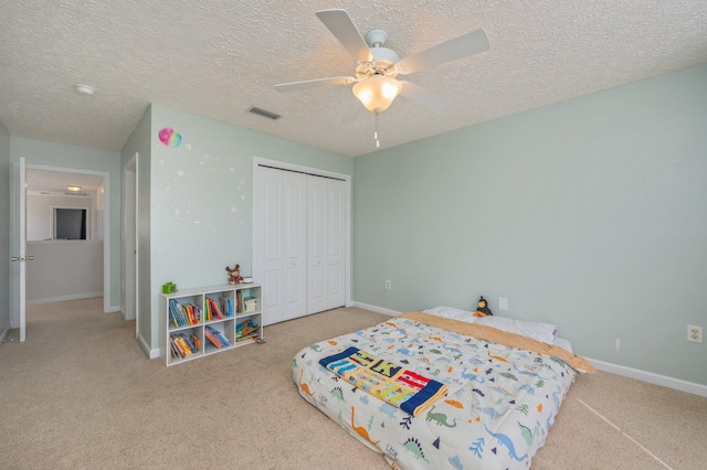 bedroom with baseboards, visible vents, a closet, and ceiling fan