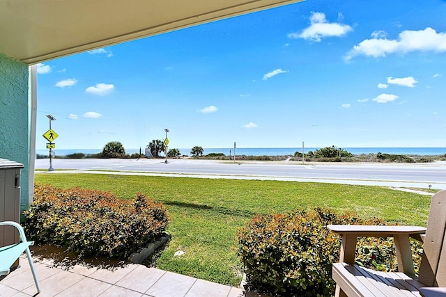 view of yard featuring a water view