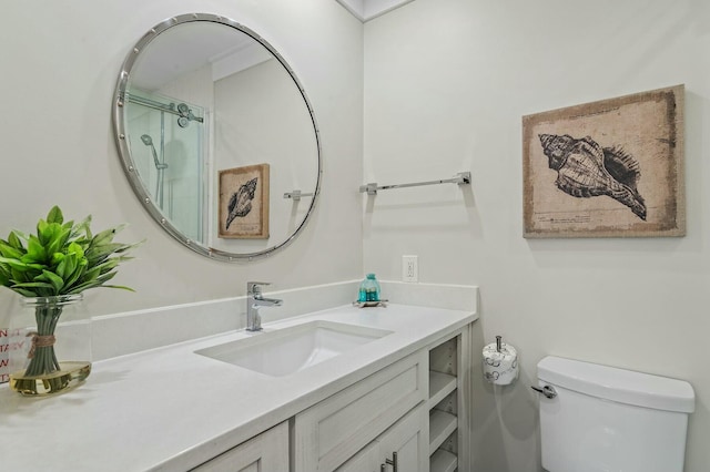 full bathroom featuring a shower with shower door, toilet, and vanity