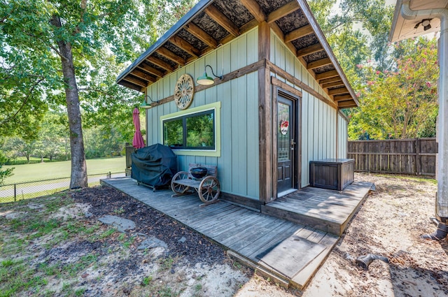 view of outdoor structure featuring a fenced backyard