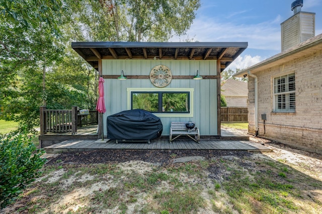 view of outdoor structure featuring an outdoor structure and fence