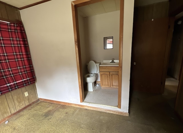 bathroom featuring vanity, toilet, and baseboards