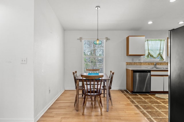 dining room featuring recessed lighting, baseboards, and light wood-type flooring