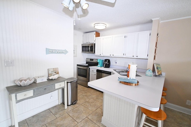 775 Gulf Shore Dr Unit 8108, Destin, FL 32541 - kitchen featuring a ceiling fan, a breakfast bar, a peninsula, light countertops, and appliances with stainless steel finishes