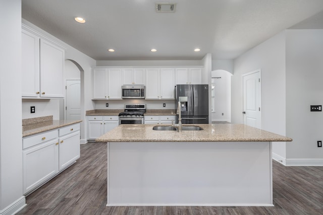 367 Brighton Cv, Freeport, FL 32439 - kitchen with arched walkways, visible vents, a sink, and appliances with stainless steel finishes