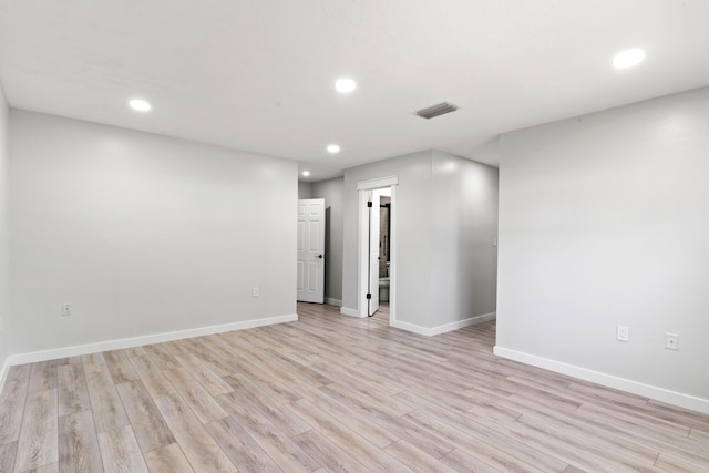 empty room featuring light wood-style flooring, recessed lighting, and visible vents