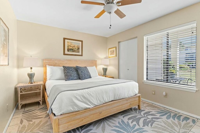 bedroom with a ceiling fan and baseboards