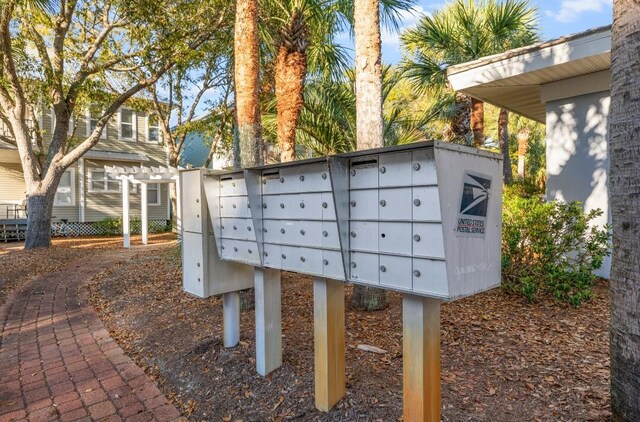 surrounding community with mail area