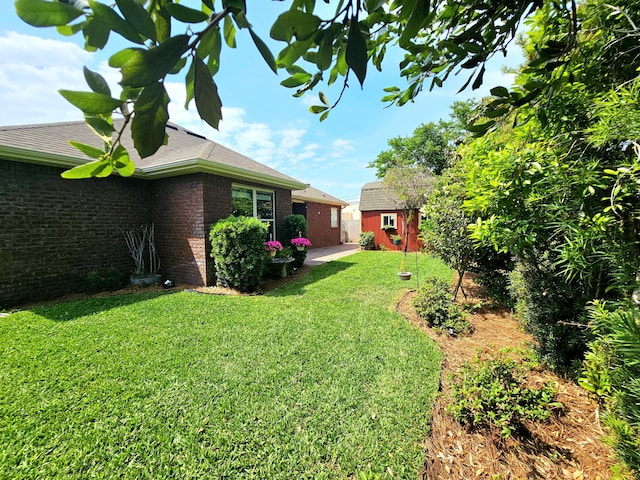 view of yard featuring a shed and an outbuilding