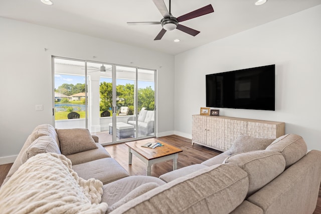 living area with recessed lighting, baseboards, wood finished floors, and ceiling fan