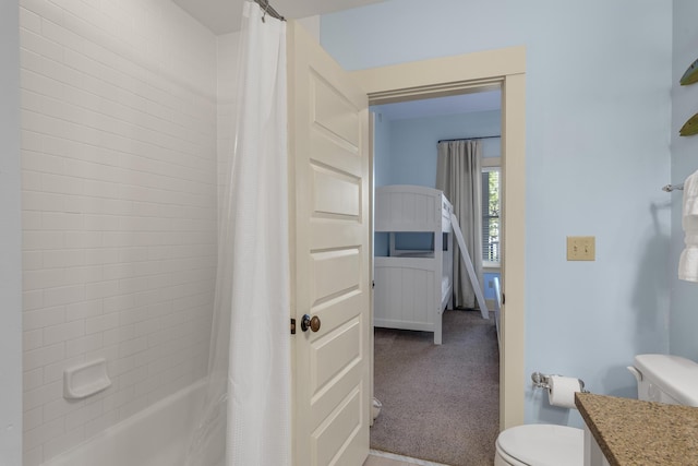 full bath with shower / tub combo, toilet, and vanity