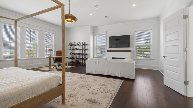 294 Gulfview Cir, Santa Rosa Beach, FL 32459 - bedroom featuring dark wood-style floors, baseboards, visible vents, and ornamental molding