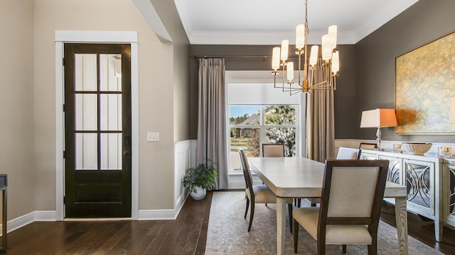 dining room with dark wood-style flooring, a notable chandelier, crown molding, and baseboards