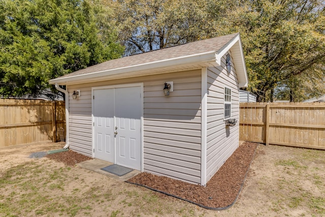 view of outdoor structure featuring a fenced backyard and an outdoor structure