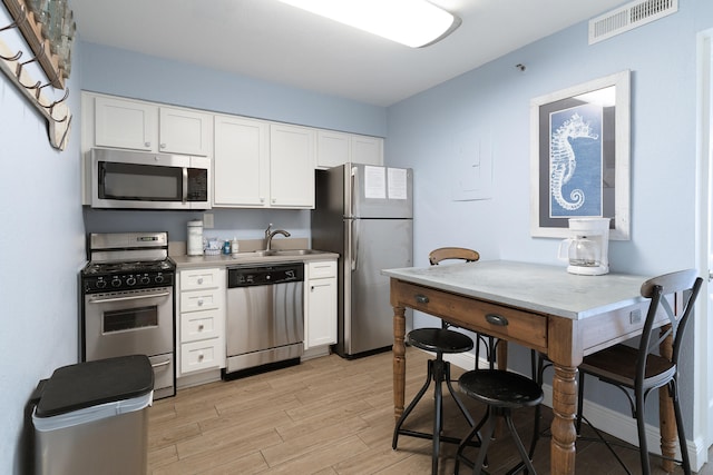 790 Santa Rosa Blvd Unit 403, Fort Walton Beach, FL 32548 - kitchen featuring light countertops, light wood-type flooring, stainless steel appliances, a sink, and visible vents