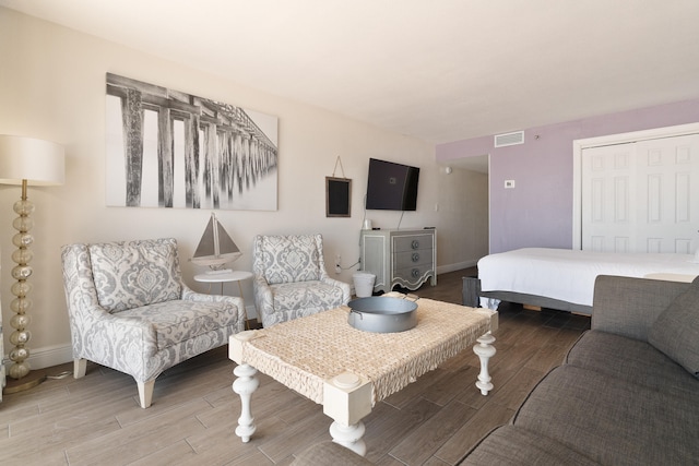 790 Santa Rosa Blvd Unit 403, Fort Walton Beach, FL 32548 - bedroom featuring baseboards, visible vents, a closet, and wood finished floors