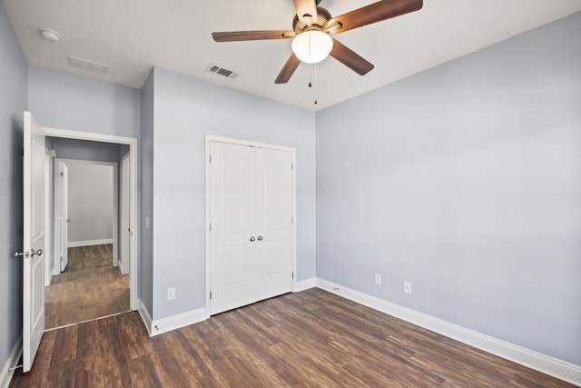 8393 New Orleans Ct, Navarre, FL 32566 - unfurnished bedroom featuring dark wood-type flooring, baseboards, a closet, and a ceiling fan