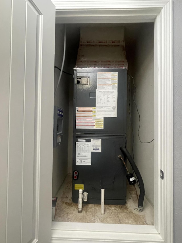 8393 New Orleans Ct, Navarre, FL 32566 - utility room with heating unit