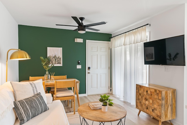 11 Beachside Dr Unit 913, Santa Rosa Beach, FL 32459 - living area featuring light wood-style floors and a ceiling fan
