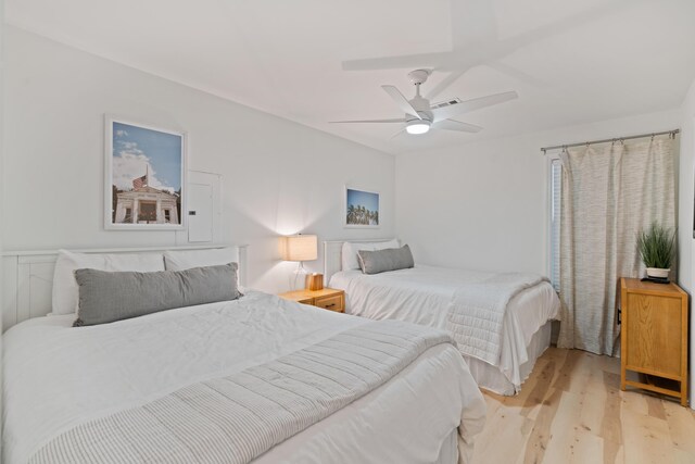 11 Beachside Dr Unit 913, Santa Rosa Beach, FL 32459 - bedroom featuring light wood-style floors and a ceiling fan