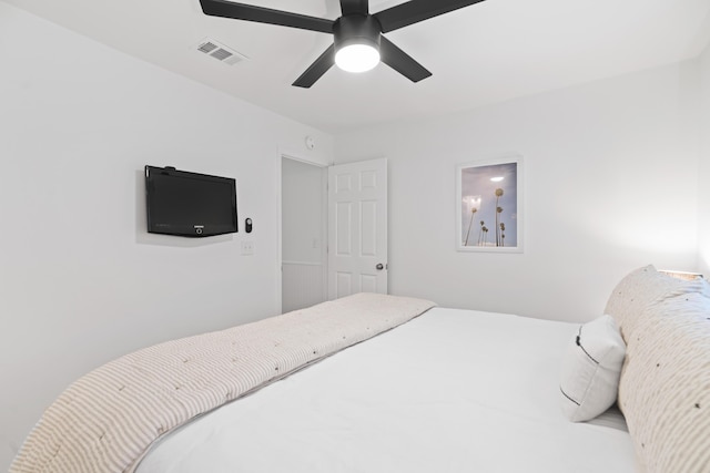 11 Beachside Dr Unit 913, Santa Rosa Beach, FL 32459 - bedroom featuring visible vents and a ceiling fan