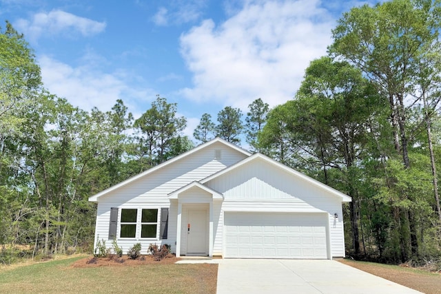 6007 Hidden Knoll Ct, Crestview, FL 32539 - ranch-style home featuring a garage and driveway