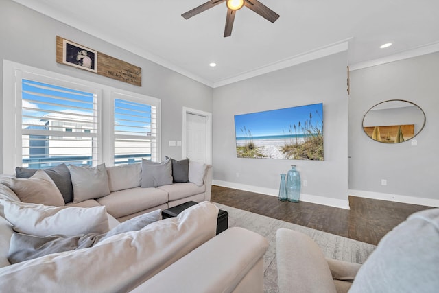 living area featuring recessed lighting, ceiling fan, dark wood-type flooring, baseboards, and ornamental molding