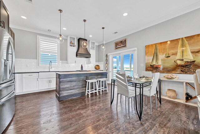 dining area featuring crown molding, dark wood finished floors, and recessed lighting