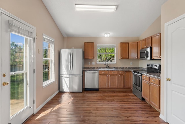 309 Wimico Cir, Destin, FL 32541 - kitchen featuring a healthy amount of sunlight, dark wood finished floors, dark countertops, vaulted ceiling, and appliances with stainless steel finishes