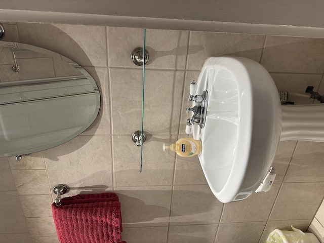 room details featuring a sink