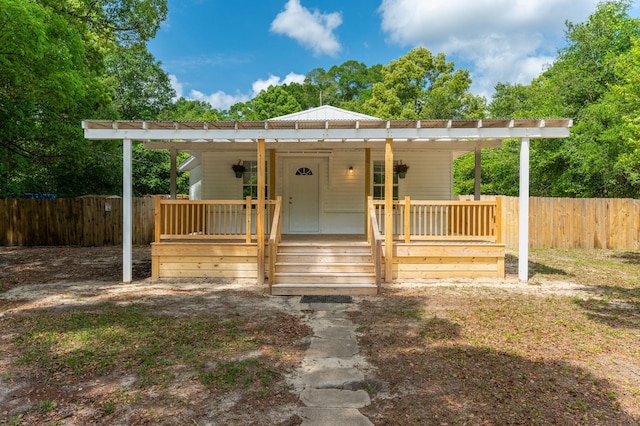 375 N Norwood Rd, Defuniak Springs, FL 32433 - bungalow-style home with fence and a porch