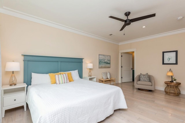 bedroom featuring visible vents, light wood-style flooring, baseboards, ornamental molding, and ceiling fan