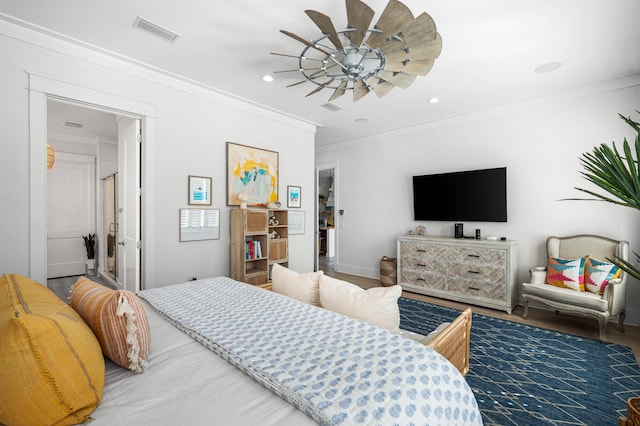 bedroom featuring ornamental molding, visible vents, ceiling fan, and recessed lighting
