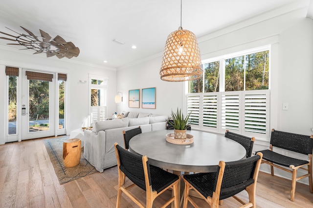 dining area with recessed lighting, light wood-style flooring, visible vents, and crown molding