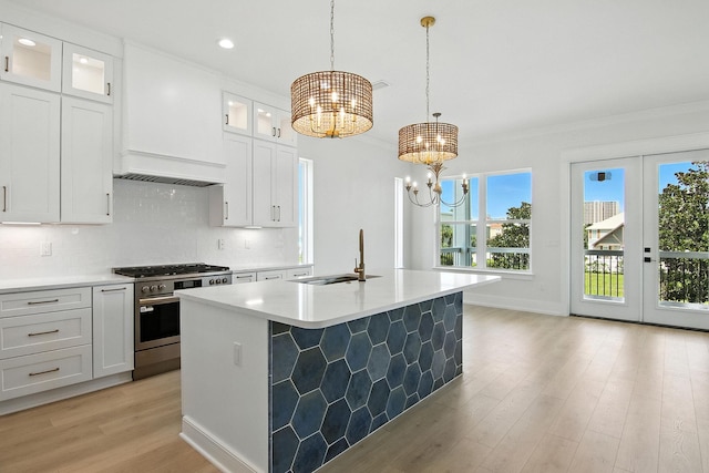 162 Casting Lake Rd, Miramar Beach, FL 32550 - kitchen featuring high end stainless steel range, a chandelier, an island with sink, light wood-style floors, and plenty of natural light