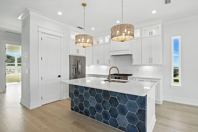 162 Casting Lake Rd, Miramar Beach, FL 32550 - kitchen featuring a chandelier, light wood-style flooring, a kitchen island with sink, backsplash, and recessed lighting