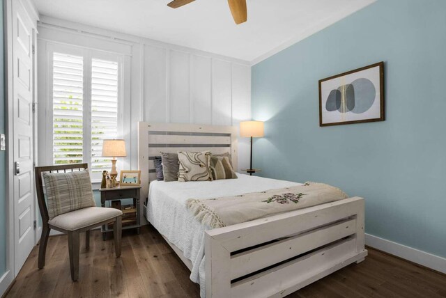 bedroom with wood finished floors, ceiling fan, and baseboards