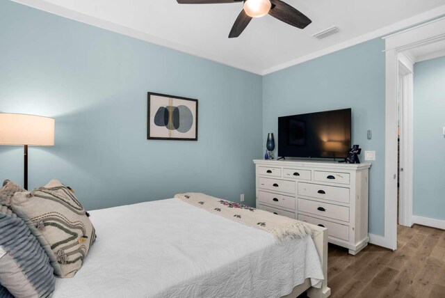161 Lakewood Dr, Santa Rosa Beach, FL 32459 - bedroom featuring dark wood-type flooring, a ceiling fan, and baseboards
