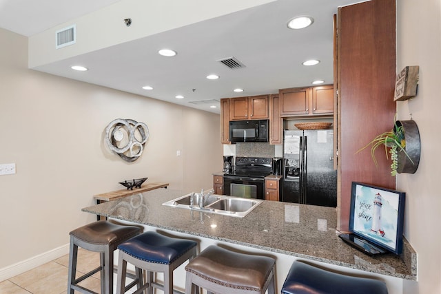 16701 Front Beach Rd Unit 1203, Panama City Beach, FL 32413 - kitchen with visible vents, a sink, a breakfast bar, a peninsula, and black appliances
