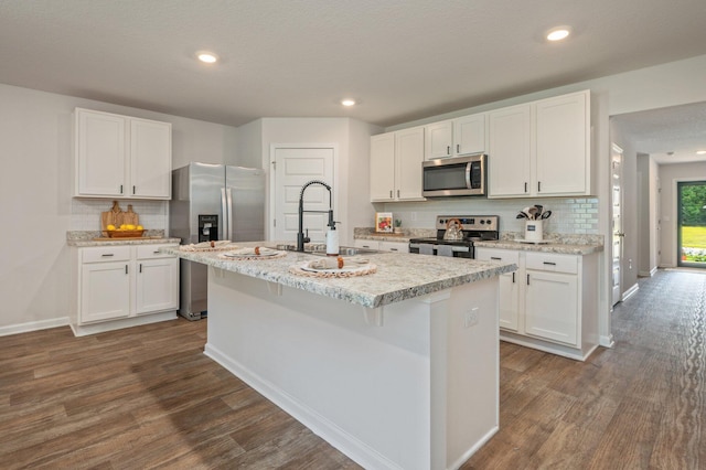 kitchen featuring a sink, decorative backsplash, dark wood-style flooring, and stainless steel appliances