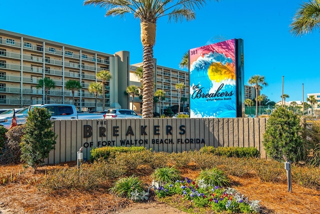 view of community / neighborhood sign