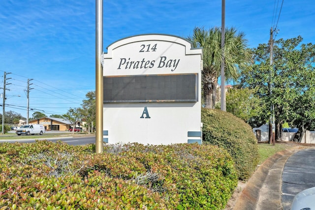 view of community / neighborhood sign