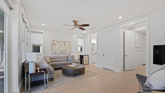 living area with ceiling fan, recessed lighting, and light wood-style flooring