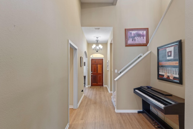 1124 Willowood Cir, Gulf Breeze, FL 32563 - hallway featuring visible vents, light wood-style flooring, a notable chandelier, and baseboards