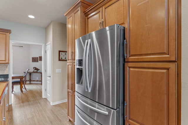1124 Willowood Cir, Gulf Breeze, FL 32563 - kitchen featuring light wood-style flooring, recessed lighting, stainless steel fridge, decorative backsplash, and baseboards