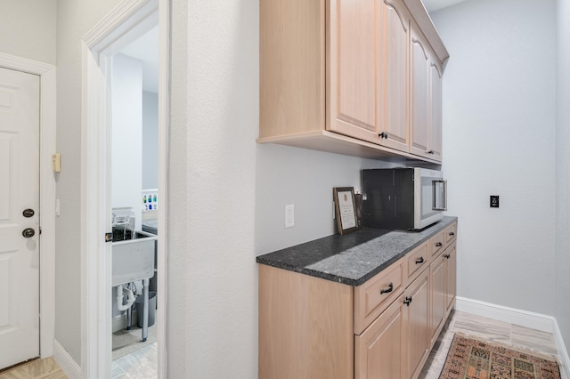 21 S Anchors Lake Dr, Santa Rosa Beach, FL 32459 - bar with baseboards
